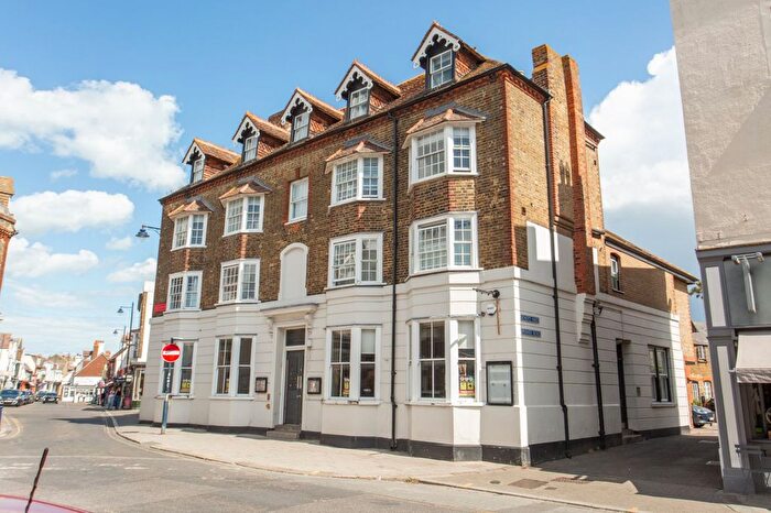 2 Bedroom Flat For Sale In Knots Yard, Whitstable, Kent, CT5