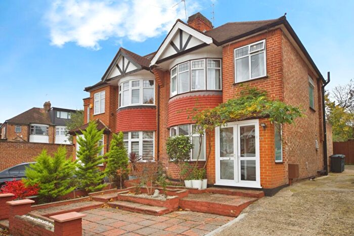 3 Bedroom Semi Detached House For Sale In Thorndene Avenue, London, N11