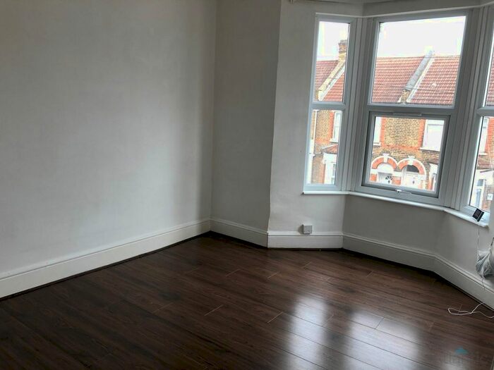 2 Bedroom Flat To Rent In Gloucester Road, Edmonton, N18