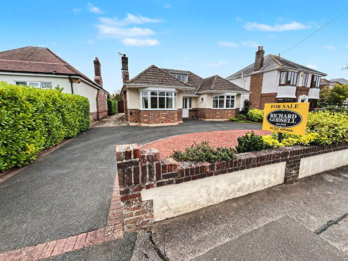 3 Bedroom Detached House For Sale In River Way, West Christchurch, BH23