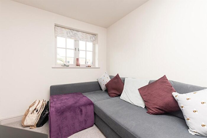 3 Bedroom Terraced House For Sale In Samphire Way, St Mary's Island, Chatham, Kent, ME4