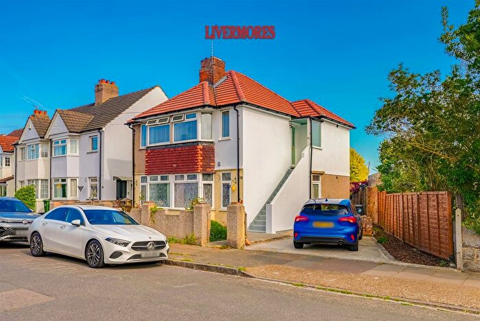 2 Bedroom Maisonette For Sale In Downs Avenue, Dartford, DA1