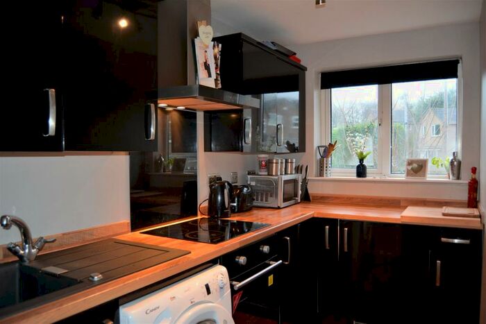 1 Bedroom Flat To Rent In Thanes Close, Huddersfield, HD2