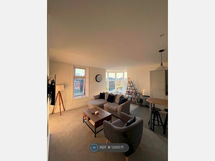 2 Bedroom Flat To Rent In Parkstone, Poole, BH14