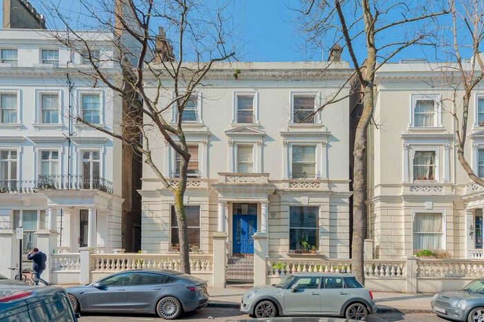 Studio To Rent In Pembridge Gardens, London, W2