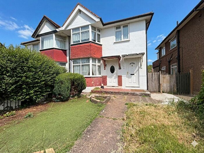 2 Bedroom Maisonette To Rent In Everton Drive, Stanmore, HA7