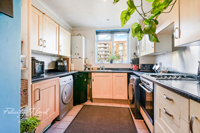 2 Bedroom Flat For Sale In Dagnall Street, London, SW11