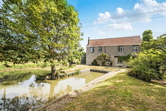 4 Bedroom Detached House For Sale In Marsh Road, Trowbridge, BA14