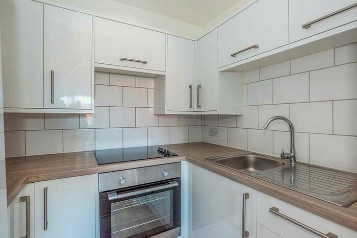 1 Bedroom Apartment To Rent In Homewater House, Hulbert Road, Waterlooville, Hampshire, PO7