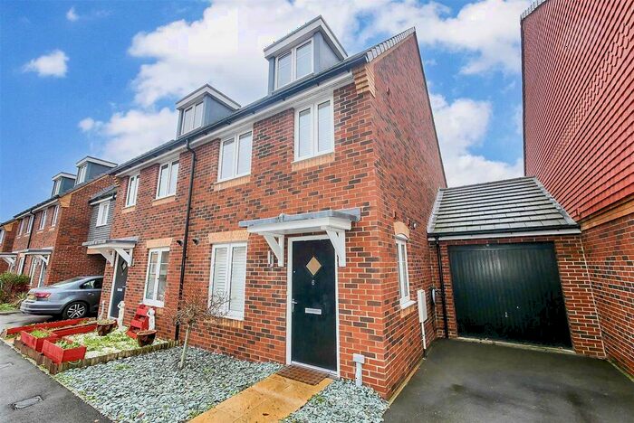 3 Bedroom Semi Detached House To Rent In Clover Fields, Didcot, OX11