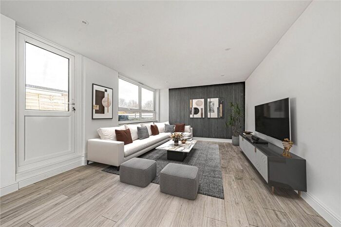 1 Bedroom Flat For Sale In The Lawns, Lake Road, London, SW19