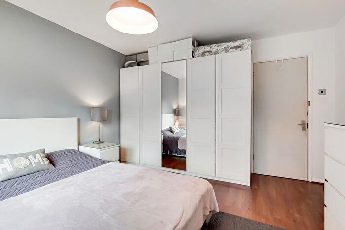 2 Bedroom Flat For Sale In Grange Road, Sutton, SM2