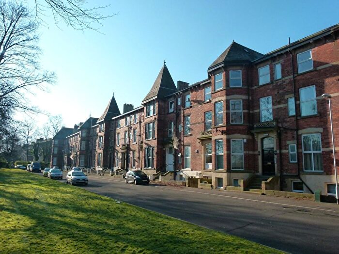 2 Bedroom Flat To Rent In Westfield Terrace, Leeds, West Yorkshire, LS7