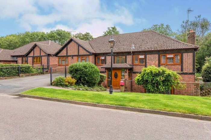 5 Bedroom Detached House To Rent In Tamar Down, Waterlooville, PO7