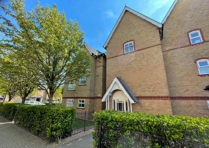 2 Bedroom Flat To Rent In Chamberlayne Avenue, Wembley, Middlesex, HA9