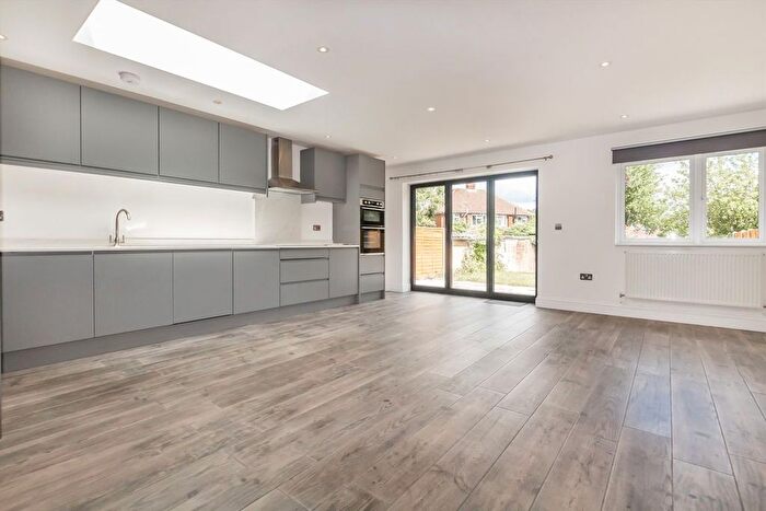 3 Bedroom Bungalow To Rent In Hazel Way, Fetcham, KT22