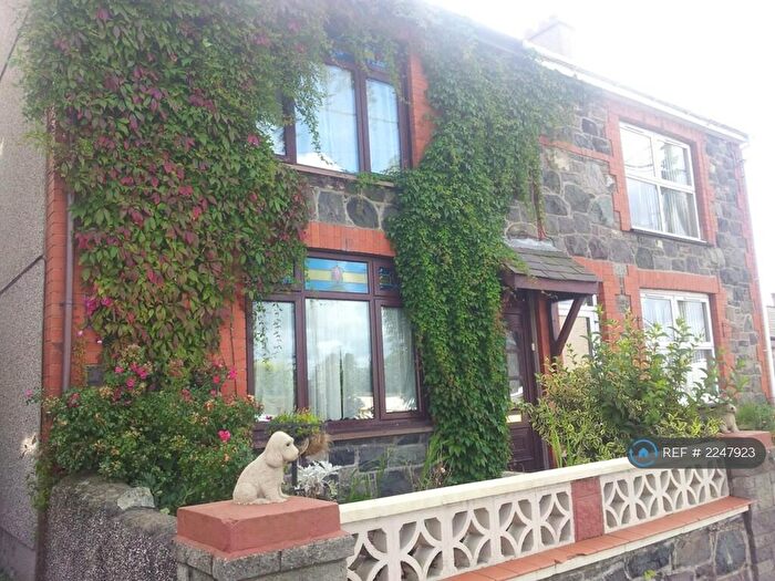 3 Bedroom Semi-Detached House To Rent In Llys Idris, Llanrug, Caernarfon, LL55