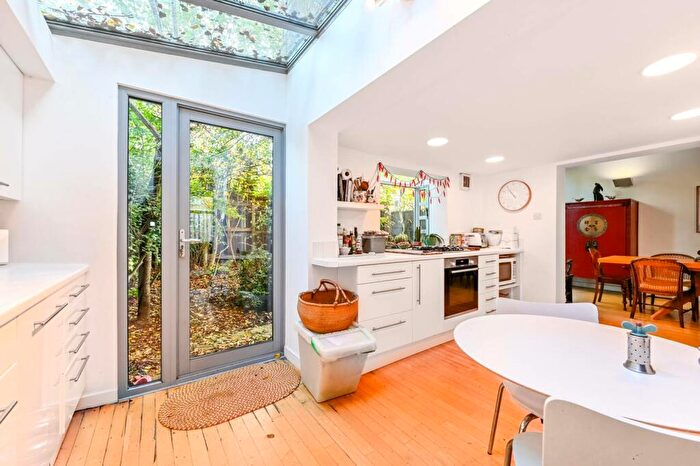 3 Bedroom House To Rent In Yoakley Road, Stoke Newington, London, N16