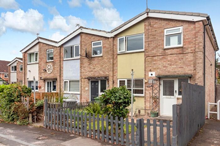 3 Bedroom End Of Terrace House For Sale In Tithe Close, York, YO24