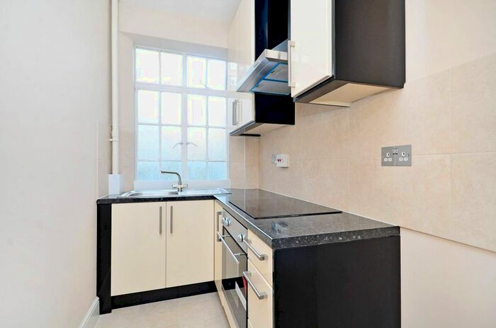 2 Bedroom Flat To Rent In Endsleigh Court, Bloomsbury, London, WC1H