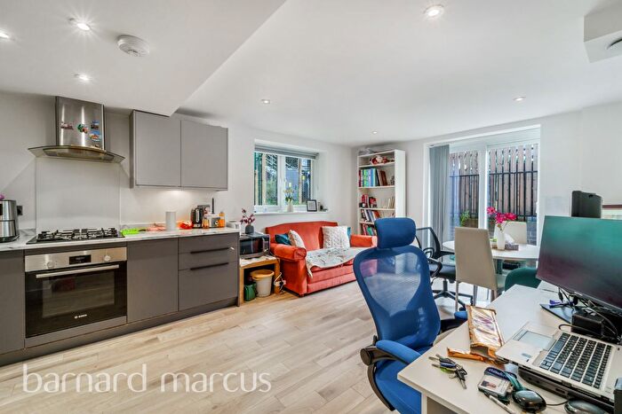 1 Bedroom Flat To Rent In Windmill Lane, Hanwell, UB2