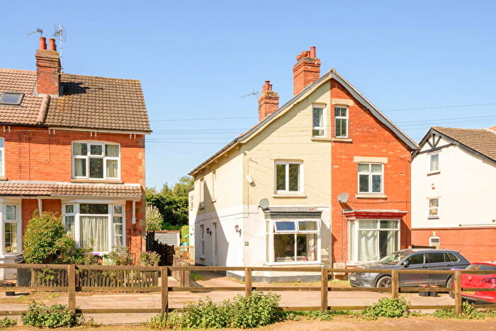 4 Bedroom Semi-Detached House For Sale In Belvoir Avenue, Grantham, NG31
