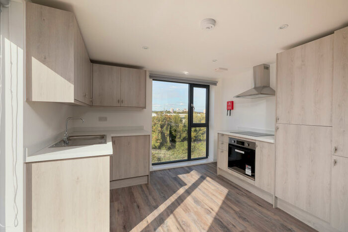 3 Bedroom Flat To Rent In Harding Wharf @ Paintworks, Bristol, BS4
