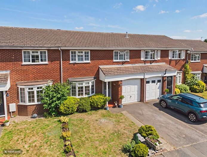 3 Bedroom Terraced House For Sale In Whitegates Close, Croxley Green, WD3