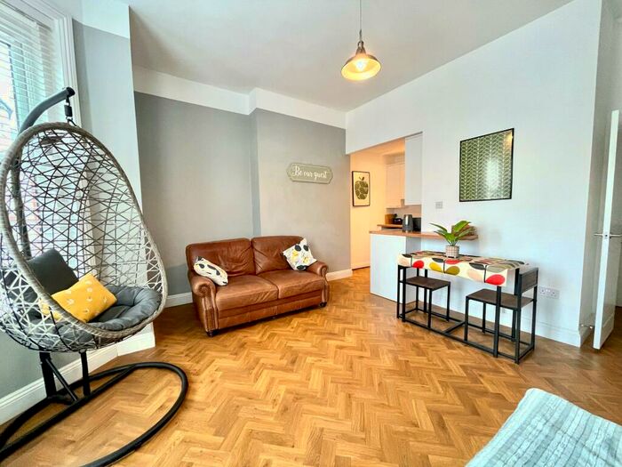 1 Bedroom Apartment To Rent In West Cliff Views - South, Bournemouth, BH2