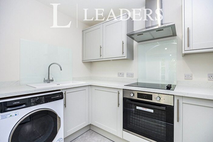2 Bedroom Flat To Rent In Faraday Road, GU1
