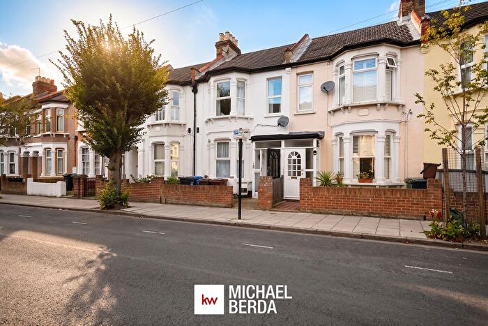 2 Bedroom Flat For Sale In Claude Road, London, E10