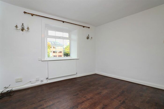 2 Bedroom End Of Terrace House To Rent In Lister Hill, Leeds, West Yorkshire, Uk, LS18