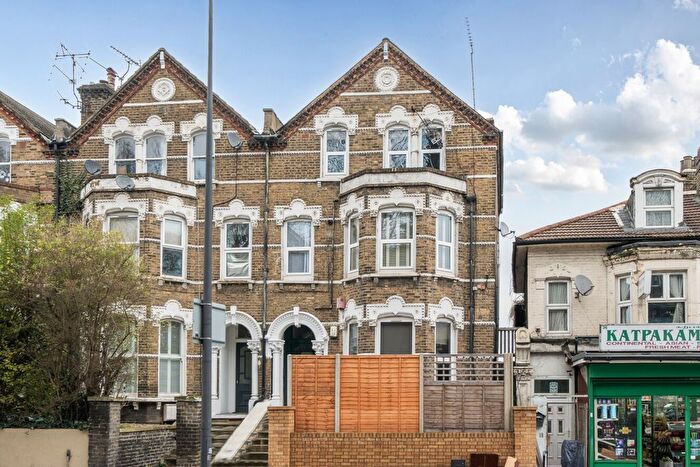 2 Bedroom Flat For Sale In Loampit Hill, Lewisham, London, SE13