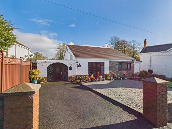 3 Bedroom Detached Bungalow For Sale In Heol Y Felin, Pontyberem, SA15