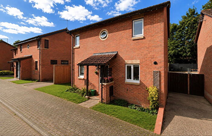 3 Bedroom Detached House For Sale In Runford Court, Shenley Lodge, Milton Keynes, MK5