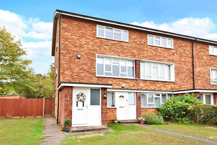 2 Bedroom Maisonette For Sale In Ardmay Gardens, Surbiton, KT6