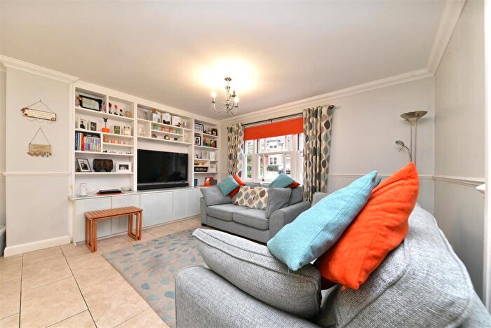 5 Bedroom Detached House For Sale In Dunwich Farm, Stevenage, SG1