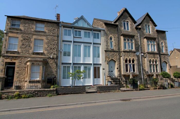 2 Bedroom Flat To Rent In Victoria Road, GL7