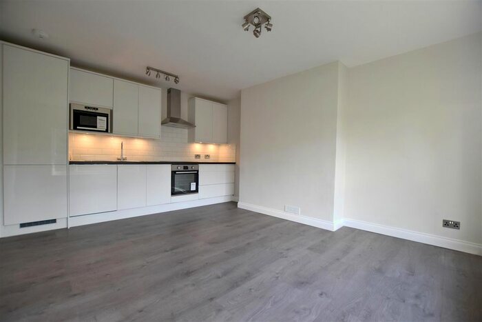 1 Bedroom Flat To Rent In Frenches Court, Redhill, RH1