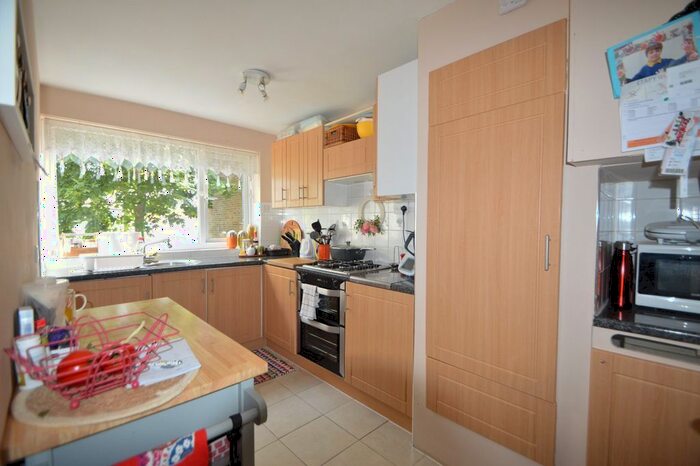 2 Bedroom Flat To Rent In Laburnum Grove, Colnbrook, Berkshire, SL3