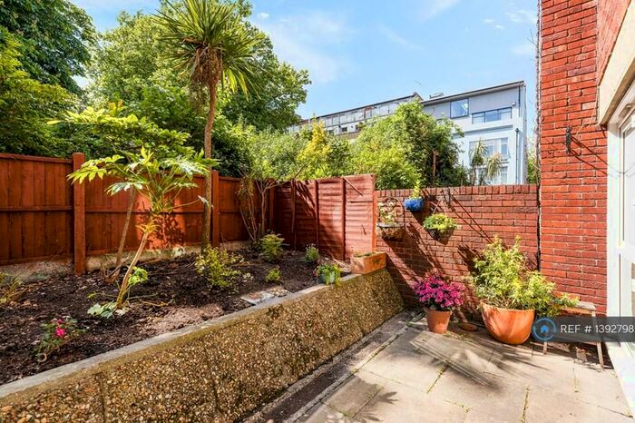 3 Bedroom Flat To Rent In Steadman Court, London, EC1V