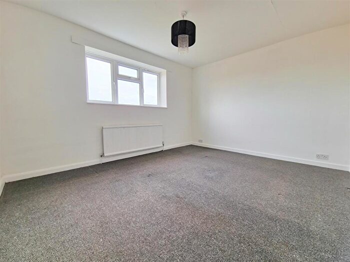 2 Bedroom Apartment To Rent In Woodford Court, Birchington, CT7