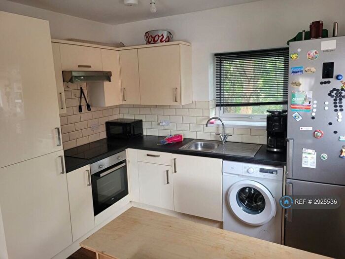 2 Bedroom Flat To Rent In Kathleen Court, Gosport, PO12