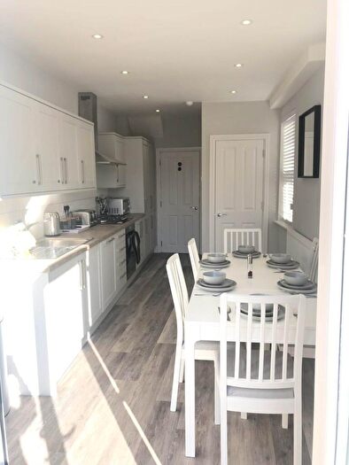 6 Bedroom Terraced House To Rent In Whitley Street, Reading, RG2