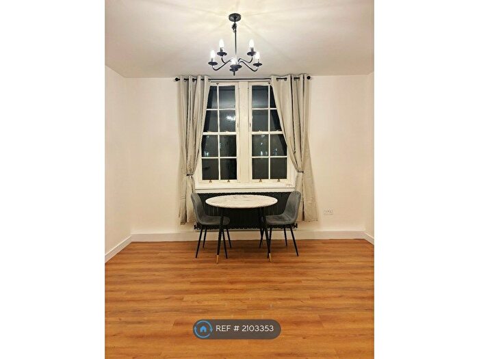 1 Bedroom Flat To Rent In Wormholt Road, London, W12