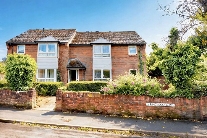 2 Bedroom Flat For Sale In Ringwood Road, Alderholt, SP6