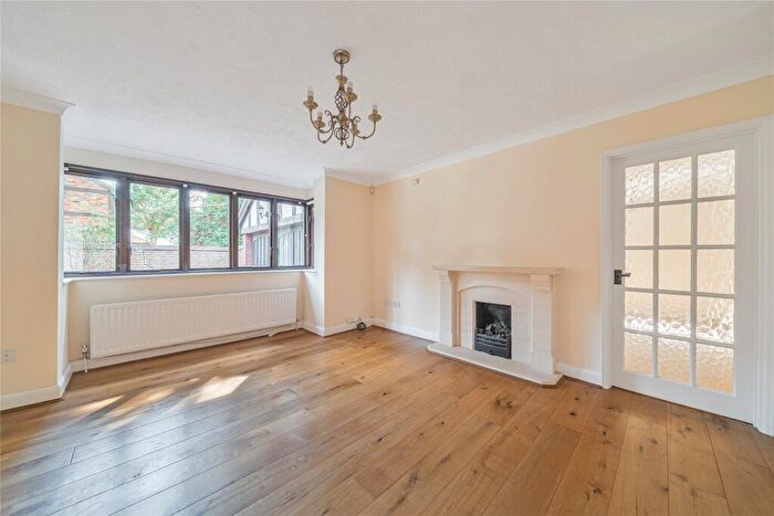 5 Bedroom Detached House For Sale In Fyfield Close, Bromley, BR2