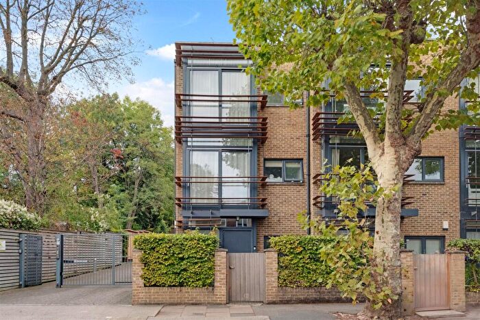4 Bedroom House For Sale In Treetop Mews, London, NW6