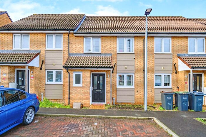 2 Bedroom Terraced House For Sale In Arundel Road, Luton, Bedfordshire, LU4