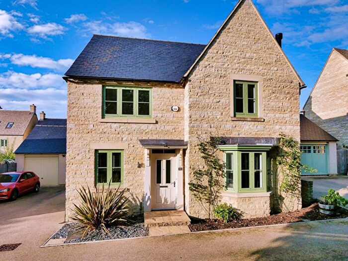 4 Bedroom Detached House To Rent In Clappen Close, Cirencester, GL7